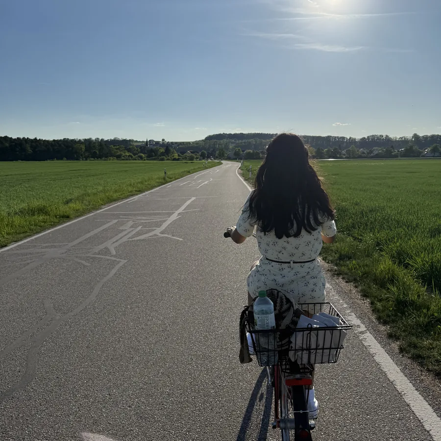 Mit dem Fahrrad durch die deutsche Landschaft rund um Regensburg