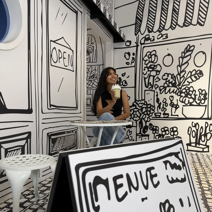 In einem 2D-illustrierten Café — ein immersives Kunsterlebnis